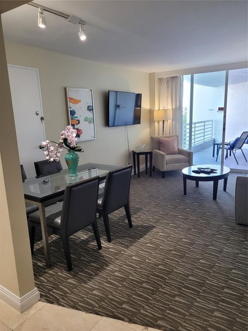 723-2670 E Sunrise Blvd, Fort Lauderdale, FL, 33304-3206 | Card Image