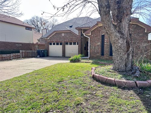 1422 Beckwith Dr, Arlington, TX, 76018-2616 | Card Image