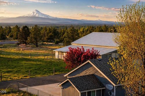 3099 Nw Williams Way, Redmond, OR, 97756-8186 | Card Image