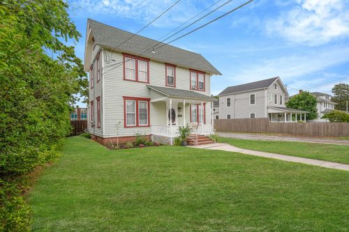 19 Amity St, Patchogue, NY, 11772-3504 | Card Image