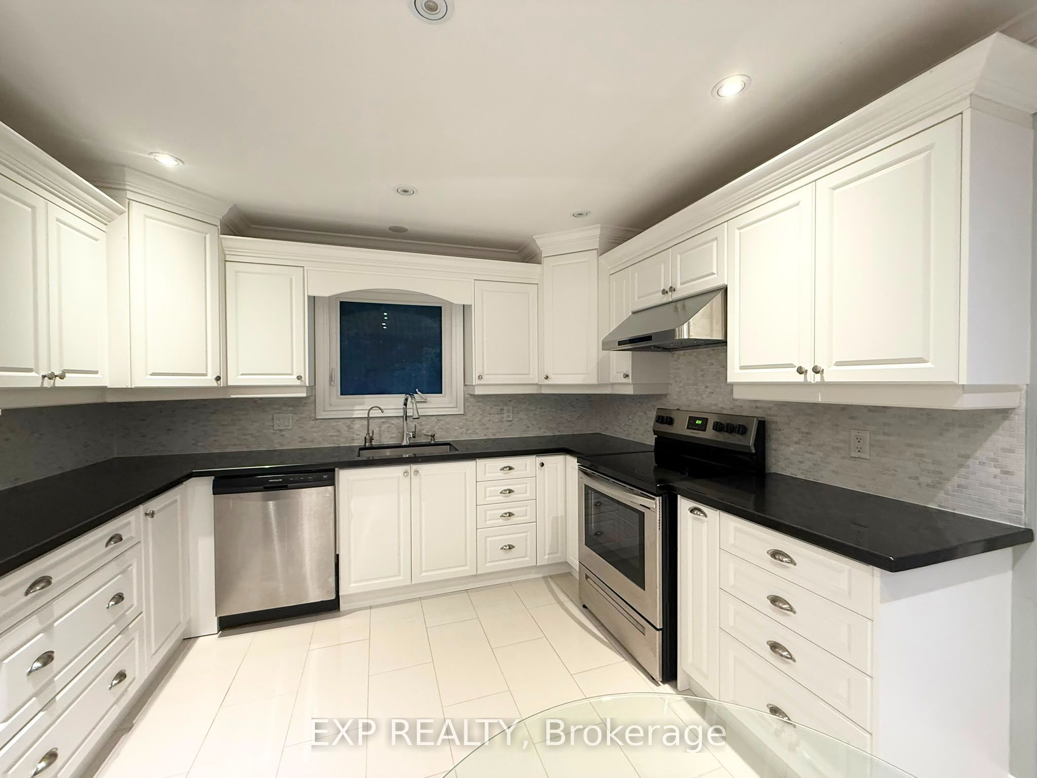 Residential Lease in Whitchurch-Stouffville 3