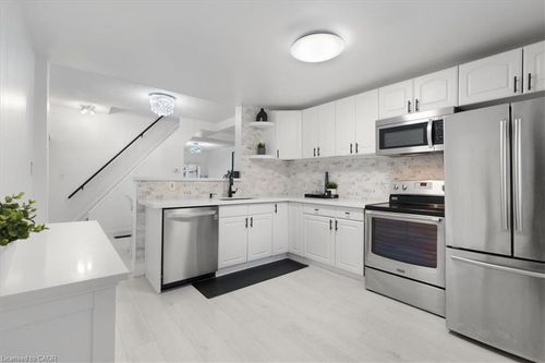 39 Division St, Hamilton, ON, L8H4Z7 | Card Image