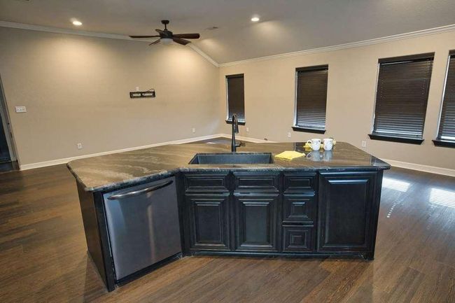 107 Brazos Ct, House other with 3 bedrooms, 2 bathrooms and 2 parking in Richwood TX | Image 9