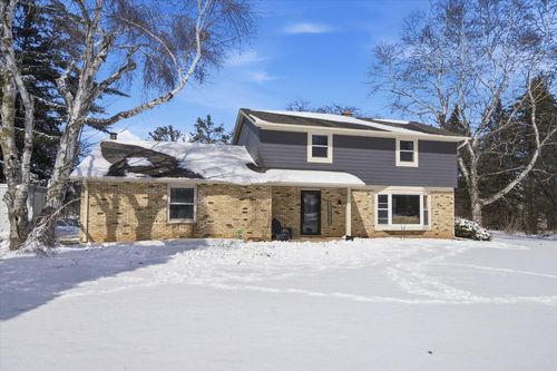10726 Crestview Drive, Cedarburg, WI, 53012 | Card Image