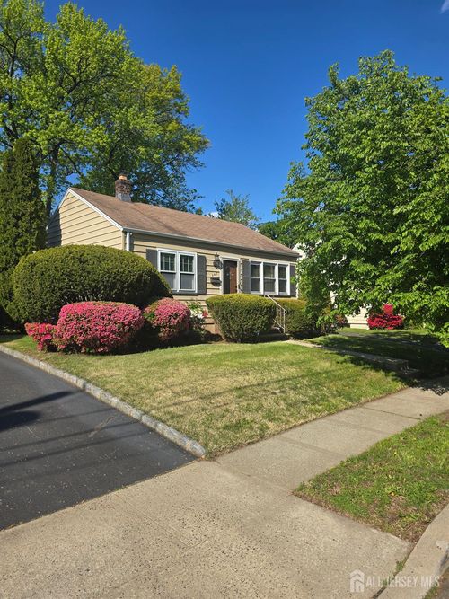 247 Albermarle St, Rahway, NJ, 07065-2833 | Card Image
