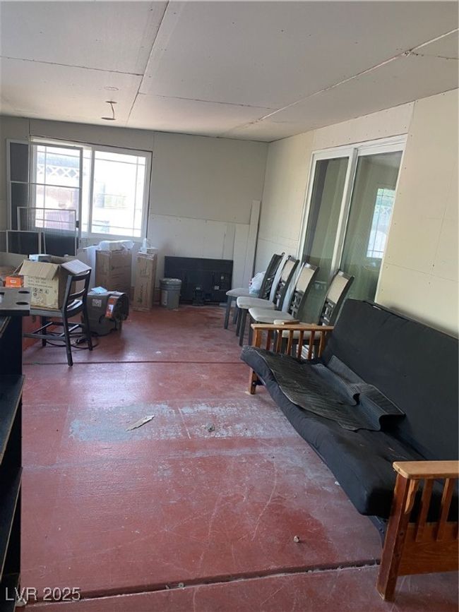 Unfinished room | Image 29