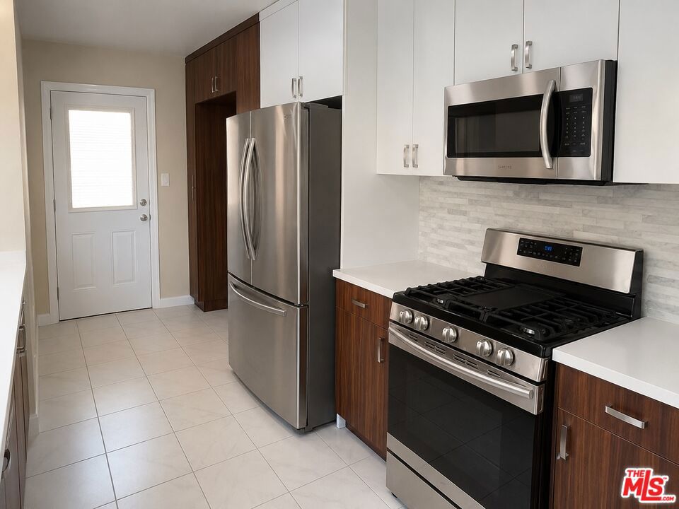 Residential Lease in Glendale 5