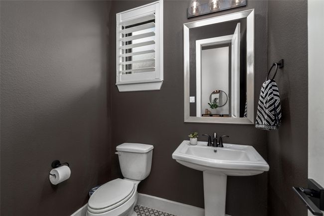 Powder Bath downstairs | Image 8
