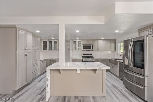 326 Fuente Dr, Henderson, NV, 89014-5104 | Card Image