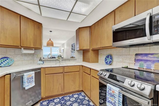 APT-1204 - 9600 Ocean Dr, Condo with 2 bedrooms, 2 bathrooms and null parking in Jensen Beach FL | Image 5
