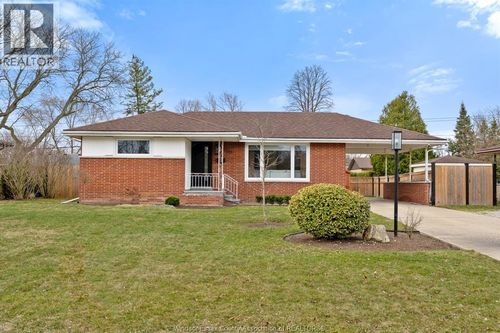 735 Lounsborough St, Windsor, ON, N9G1G1 | Card Image