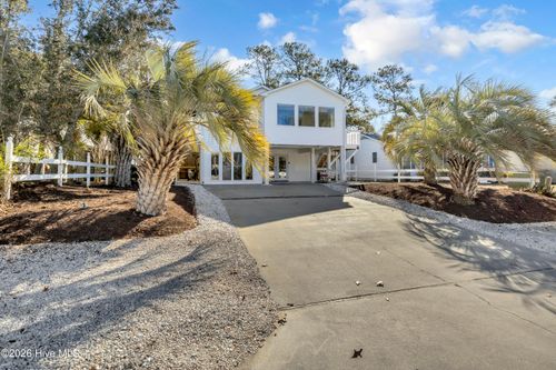 212 Ne 35th St, Oak Island, NC, 28465-5727 | Card Image