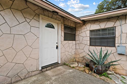 9423 Aqua Dr, Boerne, TX, 78006-5362 | Card Image