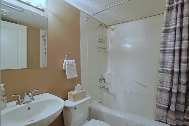 41 Rockford Terrace Nw, House other with 4 bedrooms, 4 bathrooms and 4 parking in Calgary AB | Image 40