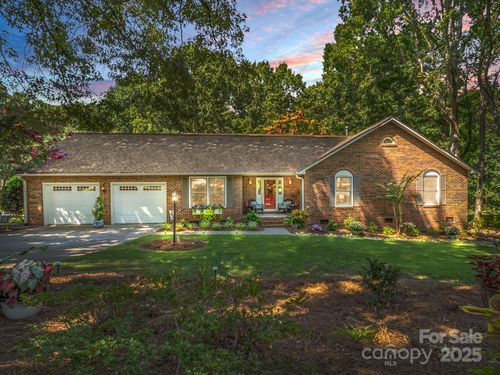 869 Hunting Ave, Lincolnton, NC, 28092-4033 | Card Image