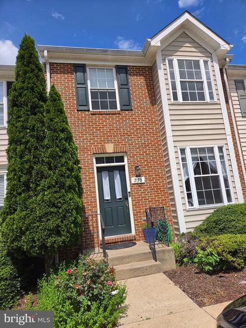 250 Kirby St, MANASSAS PARK, VA, 20111-3400 | Card Image