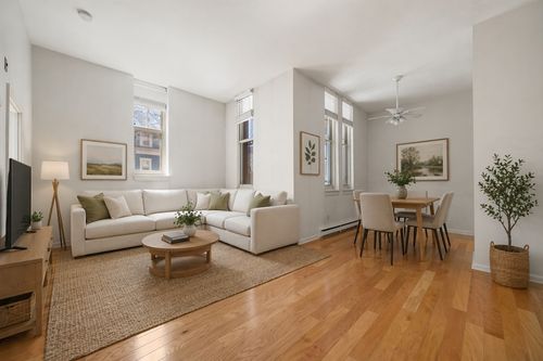 204-350 W 4th St, Boston, MA, 02127-2673 | Card Image