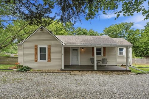 301 Se Moreland School Rd, Blue Springs, MO, 64014-5043 | Card Image