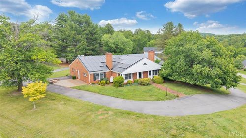 100 Meadowgate Dr, Forest, VA, 24551-1032 | Card Image