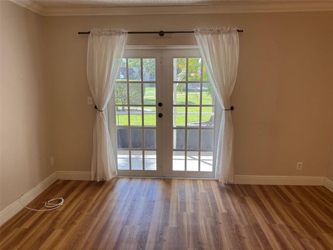 living room | Image 7