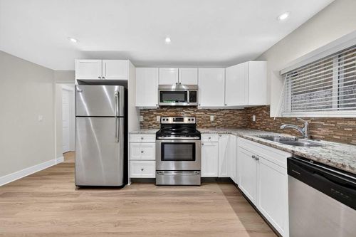 11-2117 16 St Sw, Calgary, AB, T2T4E5 | Card Image