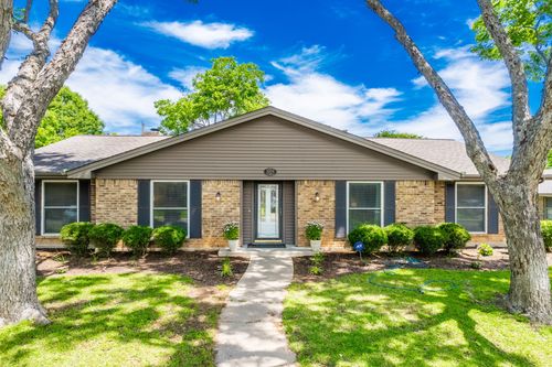 1009 Rocky Canyon Rd, Arlington, TX, 76012-4122 | Card Image
