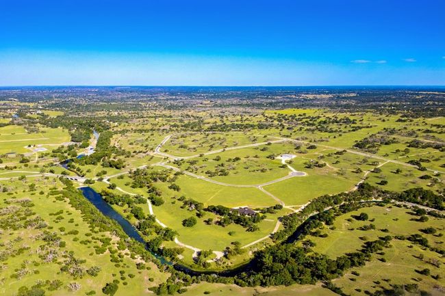 170 Goose Landing Way, Home with 5 bedrooms, 6 bathrooms and 3 parking in Harper TX | Image 4