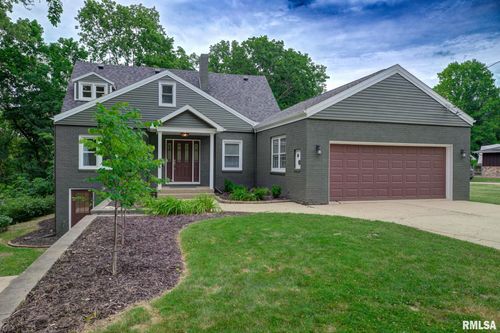 2129 Fondulac Dr, East Peoria, IL, 61611-2271 | Card Image