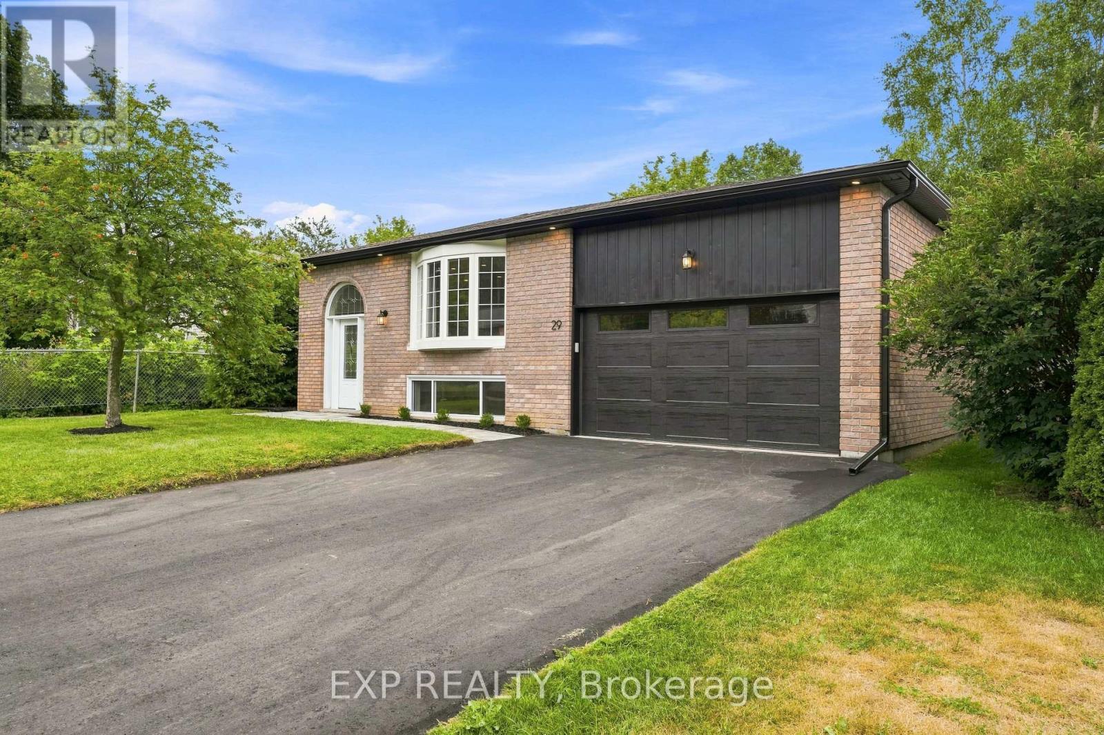 Residential in East Gwillimbury (Holland Landing) 3