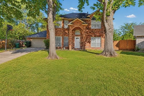 2505 Classic Ct W, Bedford, TX, 76021-4927 | Card Image