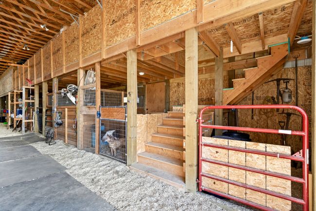 entrance to lofted storage area | Image 27