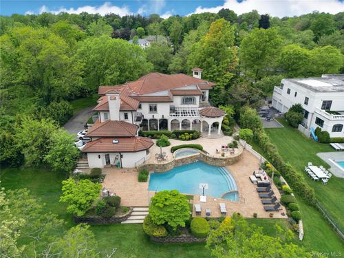 17 Split Rock Dr, Great Neck, NY, 11024-1145 | Card Image