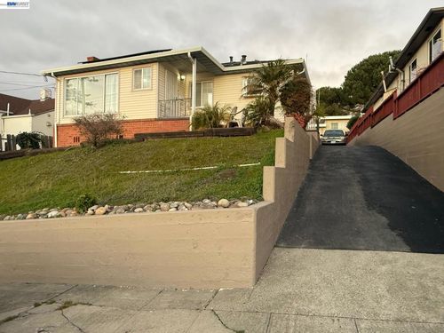 17028 Santa Fe St, Ashland, CA, 94541-1048 | Card Image