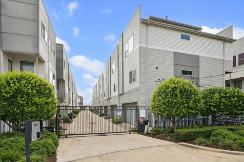 323 Eado Park Cir, Houston, TX, 77020-3269 | Card Image