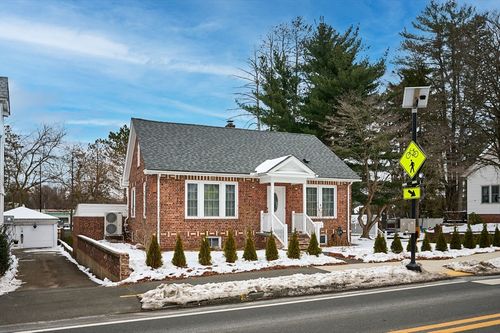 73 Lyman St, South Hadley, MA, 01075-2375 | Card Image