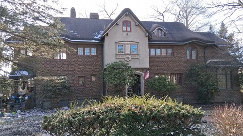 332 E Lincoln Ave, New Castle, PA, 16101-2568 | Card Image