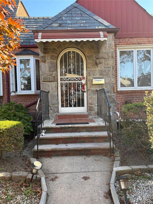 8426 Doran Avenue, New York, NY, 11385 | Card Image