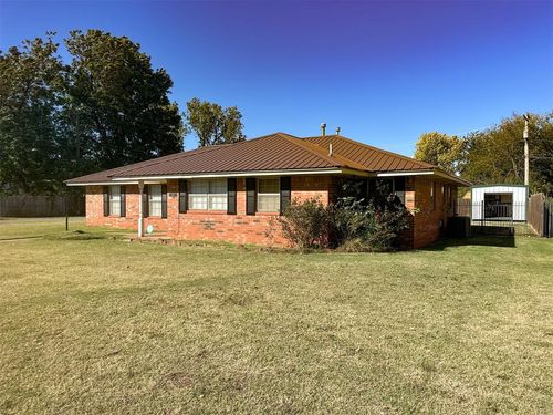 807 W Colorado Ave, Anadarko, OK, 73005-5415 | Card Image