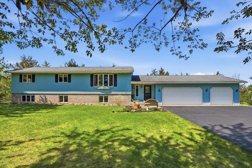 1087 Tanney Ln, Hudson, WI, 54016-7301 | Card Image