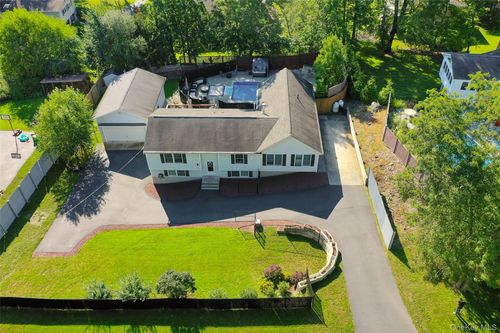 41 Martin Dr, Poughkeepsie, NY, 12603-3716 | Card Image