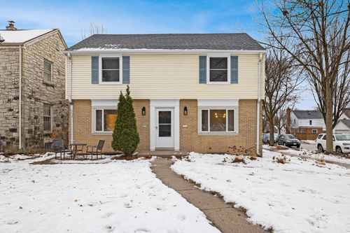 5873 N Santa Monica Blvd, Whitefish Bay, WI, 53217-4617 | Card Image