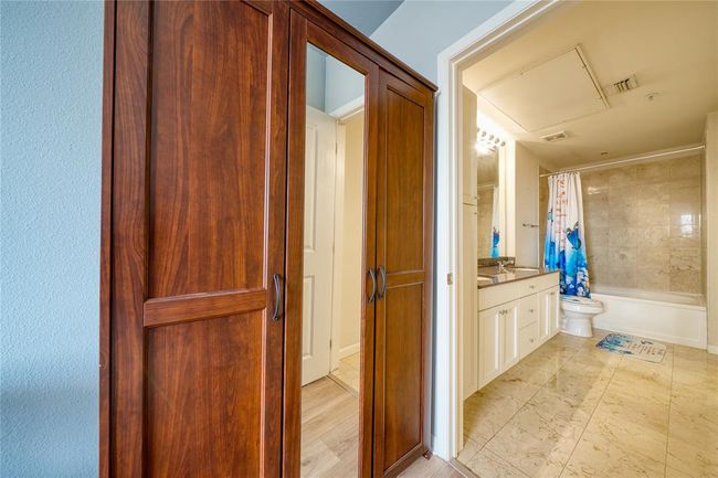 UNIT-2405 - 3505 Sage Rd, Condo with 2 bedrooms, 2 bathrooms and 1 parking in Houston TX | Image 6