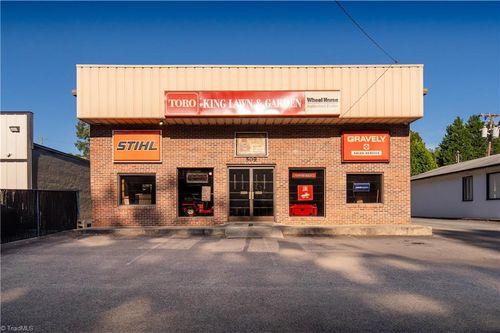 509 S Main St, King, NC, 27021-9015 | Card Image