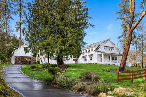 10717 Ne Manitou Park Blvd, Bainbridge Island, WA, 98110-1336 | Card Image