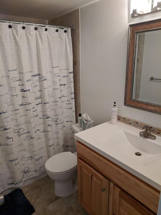 Hall bathroom | Image 16