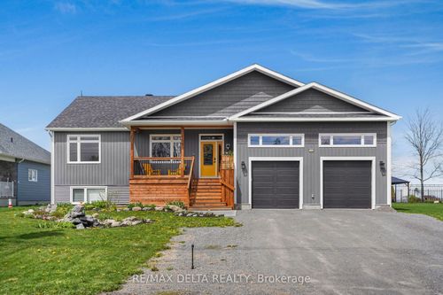 100 Pendleton St, Vankleek Hill, ON, K0B1R0 | Card Image
