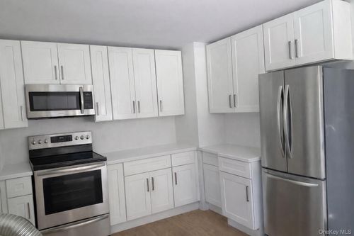 114 Lynncliff Rd, Hampton Bays, NY, 11946-2852 | Card Image