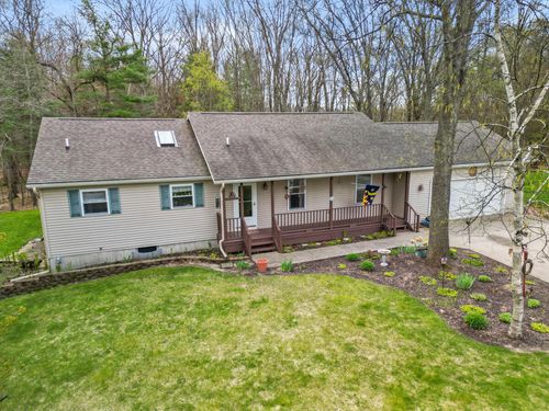 17148 Seneca Ct, Howard City, MI, 49329-9398 | Card Image