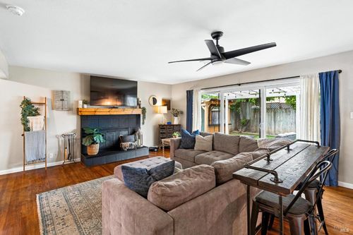 100 Anita Court, Vacaville, CA, 95688 | Card Image