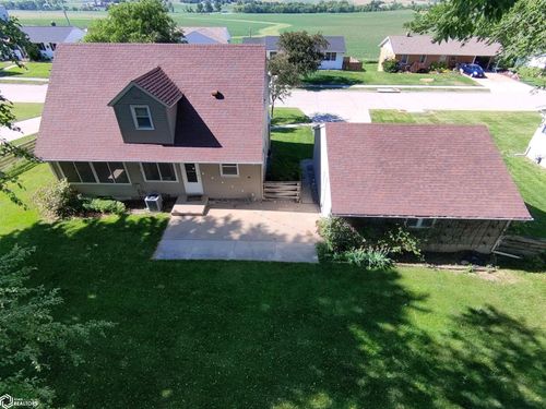 515 W Des Moines St, Brooklyn, IA, 52211-9214 | Card Image